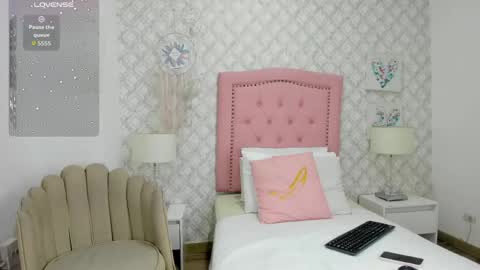 sofia_martinez9 online show from 05-27-26, 07:11