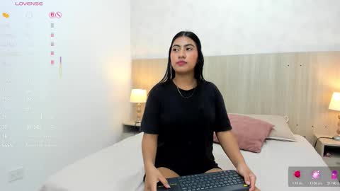 Snapshot of sofia_ostos chatting on 10-27-25, 03:32 Sofia Ostos online show from 10-27-25, 03:32