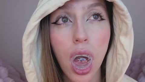     online show from 09-28-25, 03:56