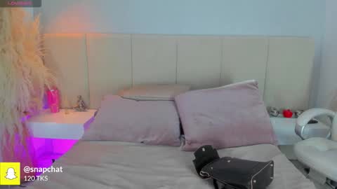 Snapshot of sofia_pamela chatting on 10-22-25, 07:24 SOFIA PAMELA online show from 10-22-25, 07:24