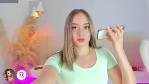 Snapshot of sofia_pamela chatting on 12-15-25, 07:18 SOFIA PAMELA online show from 12-15-25, 07:18