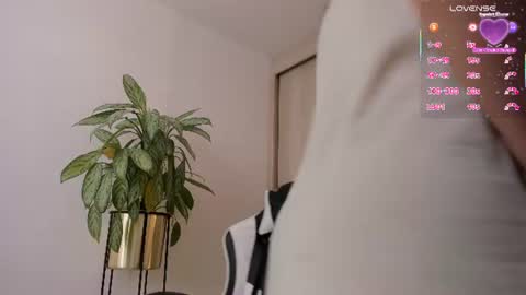 Snapshot of sofia_rivers_ chatting on 07-28-26, 12:01 sofia_rivers_ online show from 07-28-26, 12:01