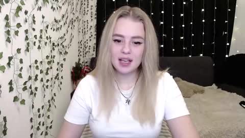 sofia_rosemary online show from 01-05-25, 12:31