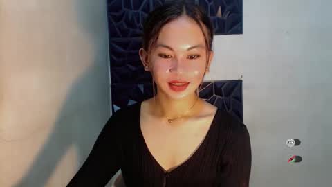 sofia_sweetheart18 online show from 11-08-25, 12:05
