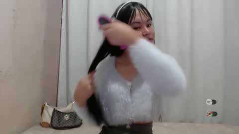 sofia_sweetheart18 online show from 04-10-26, 12:49