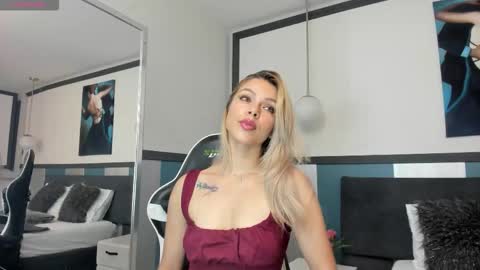Snapshot of sofiaa_morris chatting on 09-24-25, 07:17 Sofia online show from 09-24-25, 07:17
