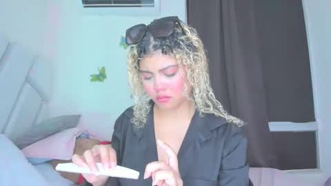 sofiacastillo01 online show from 04-28-26, 09:31