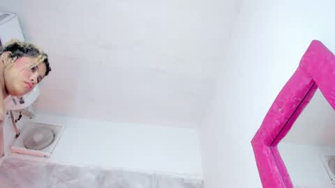 Snapshot of sofiacastillo01 chatting on 05-14-26, 02:57 sofiacastillo01 online show from 05-14-26, 02:57