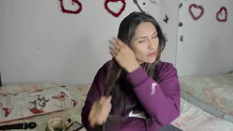 Snapshot of sofiacruz16 chatting on 11-19-25, 01:27 sofiacruz16 online show from 11-19-25, 01:27