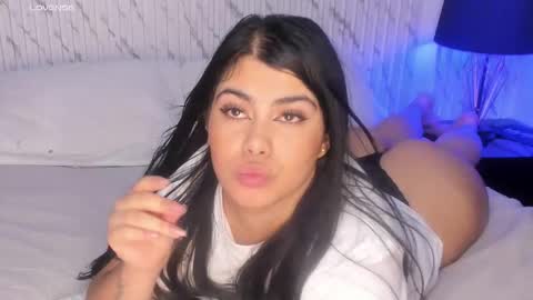 Snapshot of sofiagoez_ chatting on 11-18-25, 02:43 Sofi online show from 11-18-25, 02:43