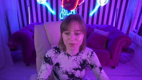 SofiaLuxuryy online show from 04-26-26, 08:06