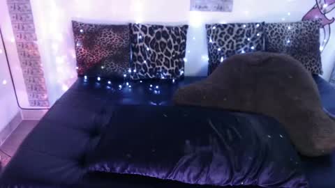 Snapshot of sofianix chatting on 02-16-25, 02:32 SOFIA NIX online show from 02-16-25, 02:32