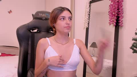 Sofia  Help me reach 5K followers  online show from 12-11-24, 08:07