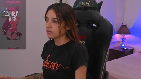 Sofia  Help me reach 5K followers  online show from 03-07-25, 08:00