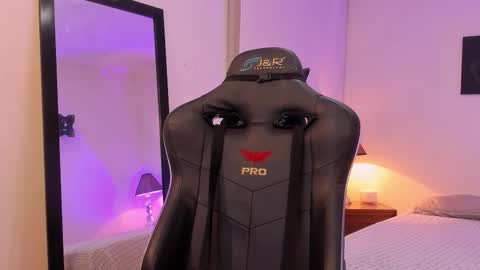 Sofia  Help me reach 5K followers  online show from 11-14-25, 08:18