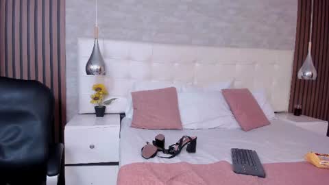 sofiathoompson online show from 07-04-26, 08:48