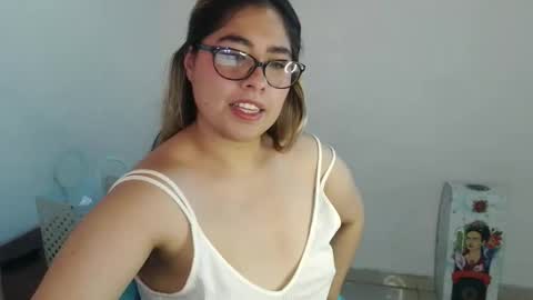 Snapshot of sofiazaf447769 chatting on 12-15-25, 01:37 SOFIA online show from 12-15-25, 01:37