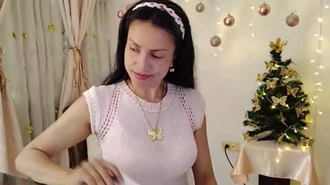 Sofi Bella online show from 12-17-25, 06:47