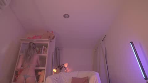 Sofi  online show from 02-20-25, 10:37