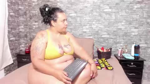 Snapshot of sofie_storm chatting on 12-23-24, 10:42 Vicky online show from 12-23-24, 10:42