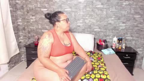 Snapshot of sofie_storm chatting on 12-29-24, 09:50 Vicky online show from 12-29-24, 09:50