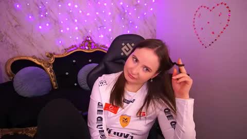 Sofie online show from 03-11-26, 01:44