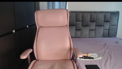 Snapshot of sofierosse_ chatting on 01-04-25, 03:07 Sofie Rosee online show from 01-04-25, 03:07