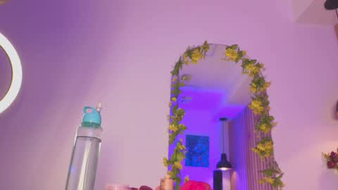 Sofie online show from 10-30-25, 01:12