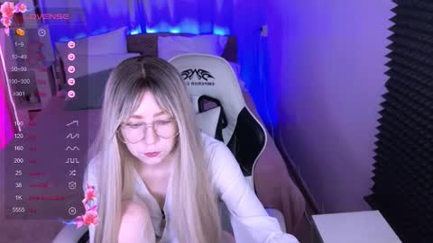 Snapshot of sofiisun chatting on 10-22-25, 02:23 Sofia online show from 10-22-25, 02:23