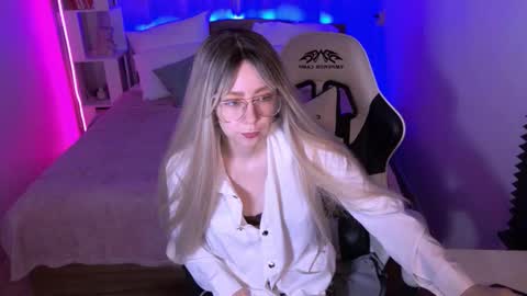 Snapshot of sofiisun chatting on 11-04-25, 02:10 Sofia online show from 11-04-25, 02:10