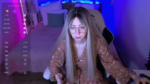 Snapshot of sofiisun chatting on 11-19-25, 02:11 Sofia online show from 11-19-25, 02:11