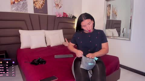 Snapshot of sofiperez_ chatting on 01-21-25, 11:24 online show from 01-21-25, 11:24