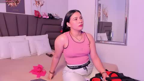 Snapshot of sofiperez_ chatting on 09-15-25, 11:21 online show from 09-15-25, 11:21