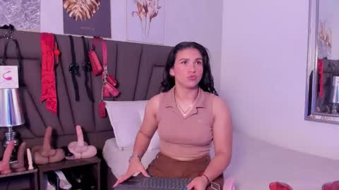 Snapshot of sofiperez_ chatting on 10-16-25, 11:11 online show from 10-16-25, 11:11