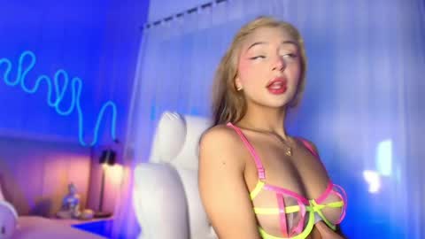 Snapshot of sofly_s chatting on 05-27-26, 11:51 Sofi online show from 05-27-26, 11:51