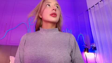 Snapshot of sofly_s chatting on 05-28-26, 11:51 Sofi online show from 05-28-26, 11:51