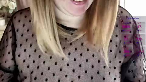 Hi Im Sofia             online show from 04-28-26, 01:27