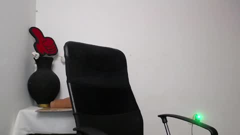 Snapshot of soft_fetish chatting on 02-01-25, 11:06 Camila M online show from 02-01-25, 11:06