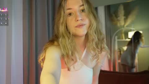 Snapshot of softdreamer_ chatting on 11-05-25, 10:04 softdreamer_ online show from 11-05-25, 10:04