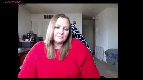 Snapshot of softerpeaches chatting on 12-24-24, 08:27 Rose online show from 12-24-24, 08:27