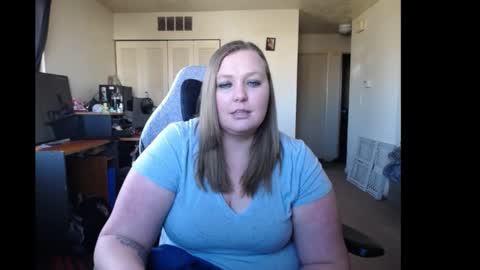 Snapshot of softerpeaches chatting on 01-14-25, 08:15 Rose online show from 01-14-25, 08:15