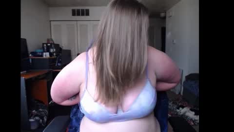 Snapshot of softerpeaches chatting on 02-07-25, 07:27 Rose online show from 02-07-25, 07:27