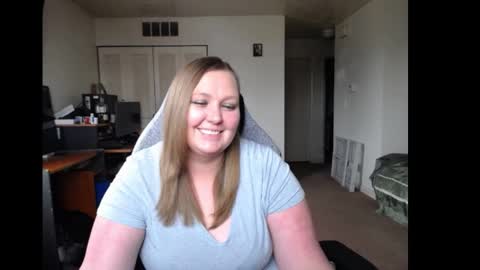 Snapshot of softerpeaches chatting on 03-05-25, 08:32 Rose online show from 03-05-25, 08:32