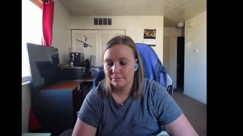 Snapshot of softerpeaches chatting on 11-11-25, 08:20 Rose online show from 11-11-25, 08:20