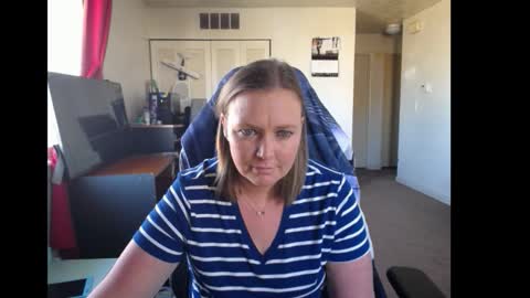 Snapshot of softerpeaches chatting on 12-01-25, 08:58 Rose online show from 12-01-25, 08:58