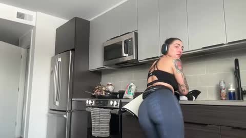 Snapshot of softheatmaria chatting on 12-17-25, 02:34 Soft Heat Maria online show from 12-17-25, 02:34