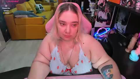 Snapshot of softie_sofy chatting on 07-24-26, 03:04 Sofie online show from 07-24-26, 03:04