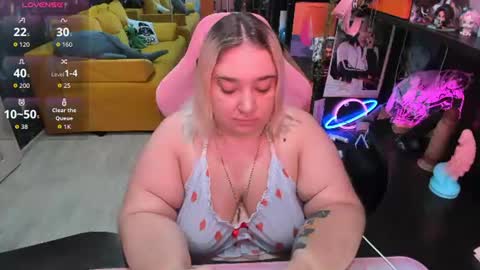 Snapshot of softie_sofy chatting on 07-25-26, 02:20 Sofie online show from 07-25-26, 02:20