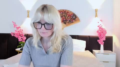 Snapshot of softsunrise chatting on 11-04-25, 03:00 softsunrise online show from 11-04-25, 03:00