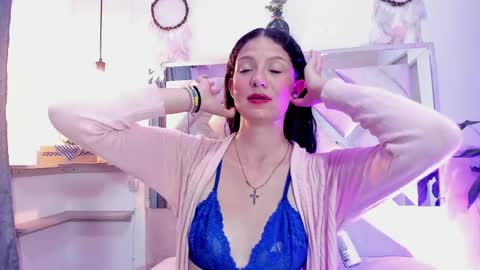Snapshot of sofy_bonnet chatting on 05-10-26, 01:11 online show from 05-10-26, 01:11